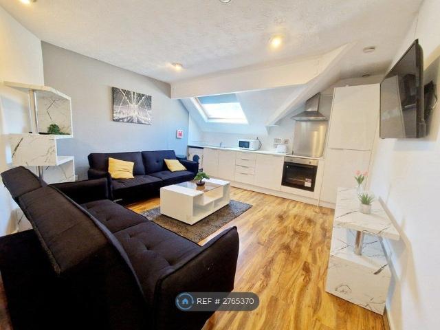 Polygon Road, Manchester M8, 4 bed flat to rent, £1,595 pcm | PrimeLocation