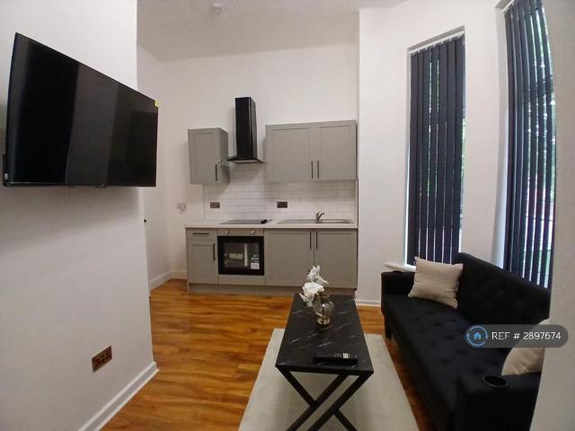 Polygon Road, Manchester, M8 2 bed flat to rent £1,095 pcm £253 pw