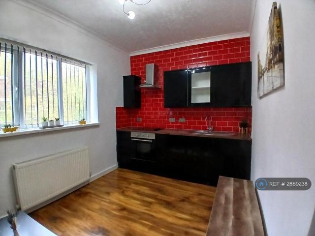 Polygon Road, Manchester, M8 2 bed flat to rent £1,095 pcm £253 pw