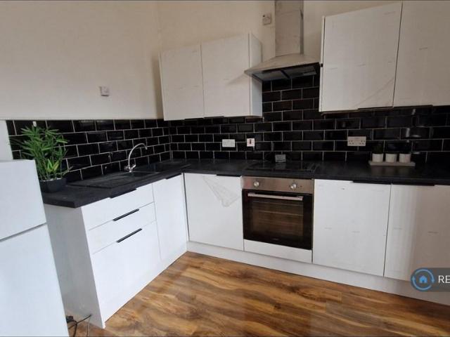 Polygon Road, Manchester, M8 3 bed flat to rent £1,295 pcm £299 pw