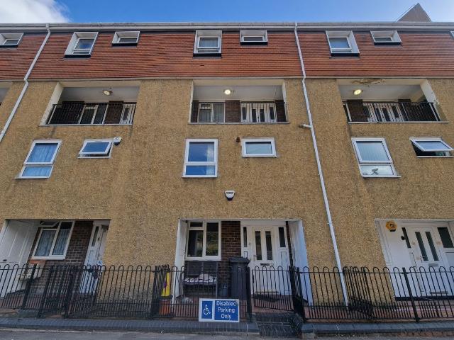 Polaris Close, Leicester LE2, 3 bed flat to rent, £1,350 pcm | PrimeLocation
