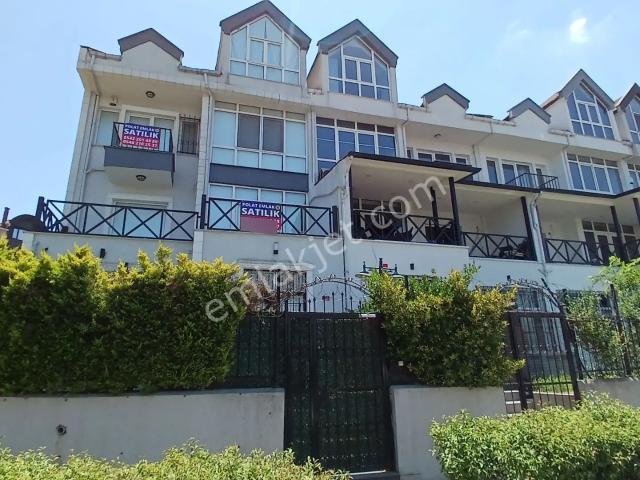 Polat Emlak. site İçerisinde, Tamamen Yenilenmiş Köşe Villa