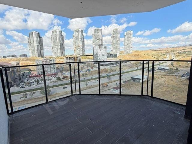 POLAT LİVE'DAN YUVA MAHALLESİNDE ÖNÜ AÇIK, YÜKSEK KAT 2+1 DAİRE
