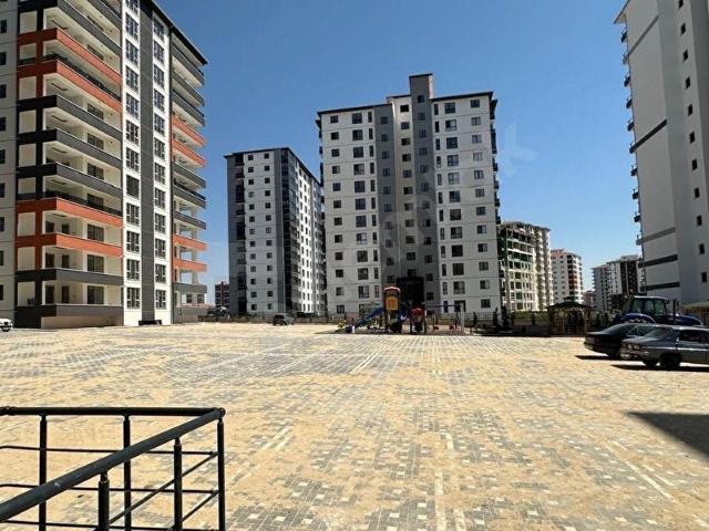 POLATLI ANADOLU DAN ŞEHİTLİK 4+1 ORTA KAT FULL YAPILI + ÇAMAŞIR ODALI SÜPER KONUMLU LÜX DAİRE