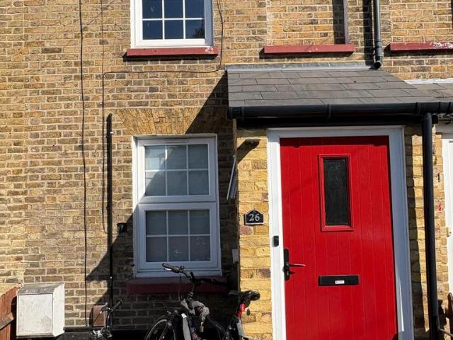 Pole Hill Road, Uxbridge, UB10 0pz 3 bed terraced house to rent £2,150 pcm £496 pw