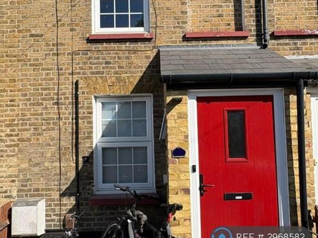 Pole Hill Road, Uxbridge, UB10 2 bed terraced house to rent £1,950 pcm £450 pw