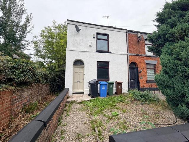 Pole Lane, Failsworth, Manchester 3 bed terraced house to rent £1,200 pcm £277 pw