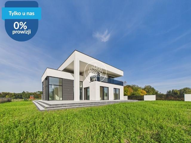 Polecam nowoczesną willę 493 m² z dużymi przeszkleniami i widokiem na jezioro