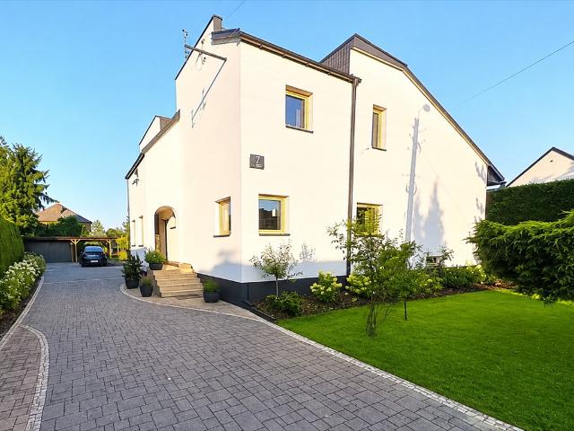 Polecam nowoczesny dom 173 m² z dużą działką 1293 m² w Bieruniu