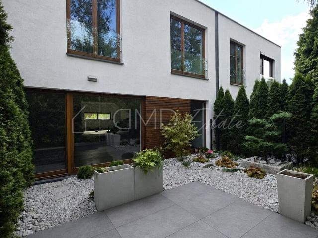 Polecam nowoczesny dom 192 m² z garażem na 2 auta w Brynowie