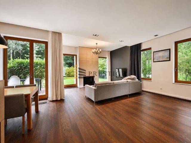 Polecam nowoczesny dom 250 m² z ogrodem 1000 m² w Wilanowie