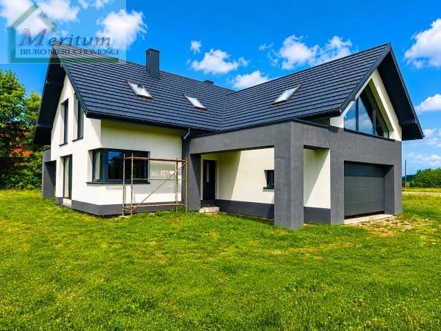 Polecam nowoczesny dom 222 m² z dużym garażem i przestronnym wnętrzem