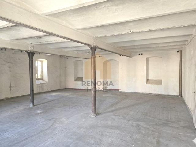Polecam obiekt 740 m² w centrum Wałbrzycha z działającym sklepem