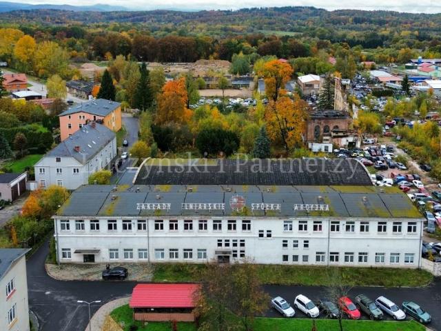 Polecam obiekt biurowo magazynowy 1594 m² w Mysłakowicach