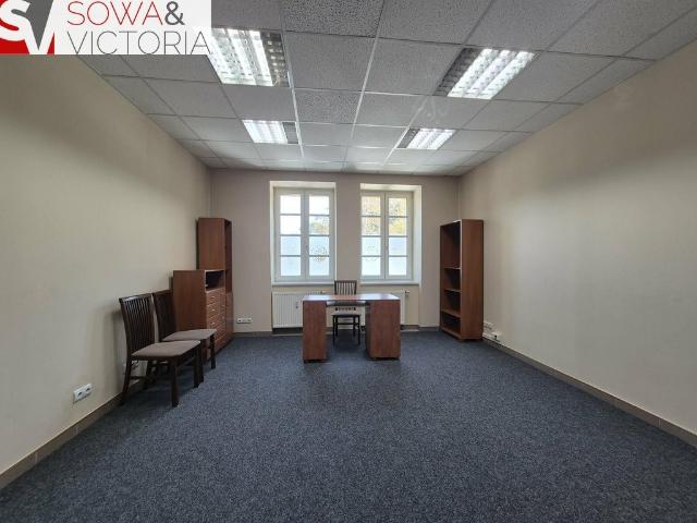Polecam ogrzewany lokal 23 m² w Świebodzicach z dostępem do toalety
