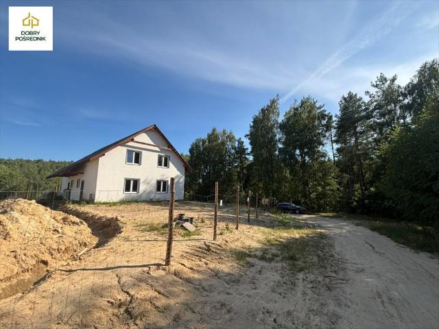 Polecam dużą bliźniaczą nieruchomość 420 m² w spokojnej okolicy