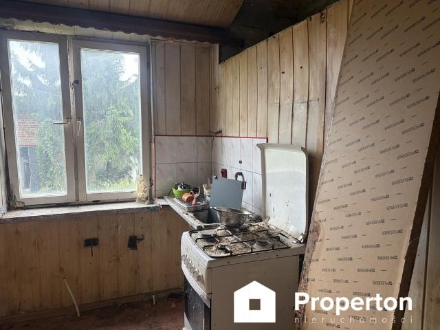 Polecam dużą działkę 4537 m² z domem do remontu w Radomsku