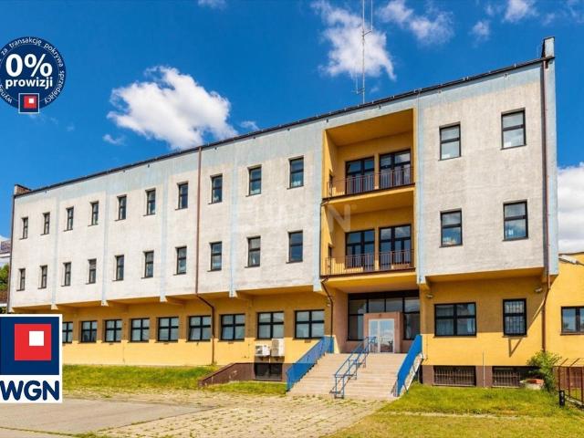 Polecam duży biurowiec 2415 m² z parkingiem w Radomiu!