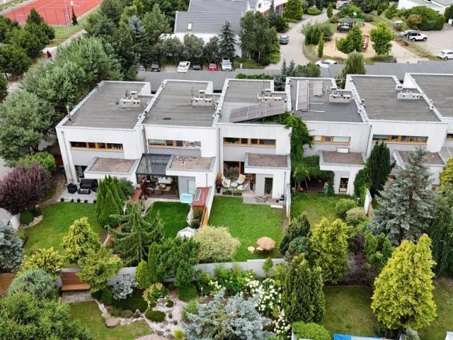 Polecam dwupoziomowe mieszkanie 79 m² z ogrodem i garażem