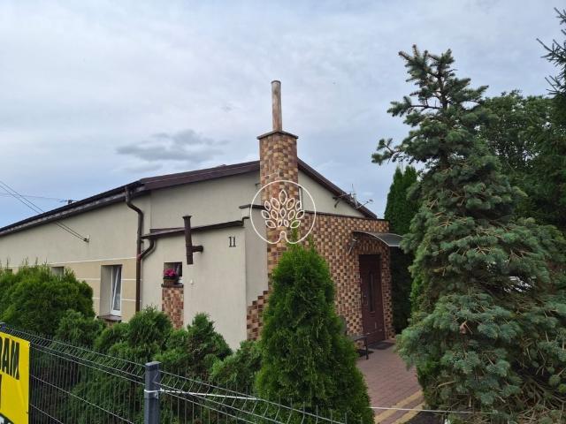 Polecam dom 60 m² z dużym ogrodem i 3 garażami w Wielowsi