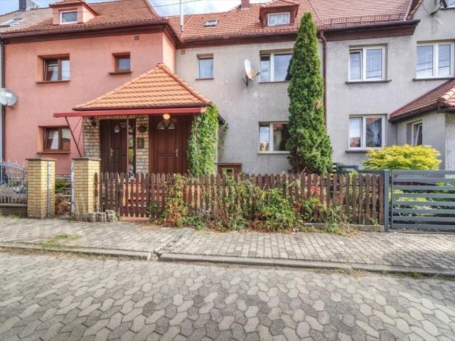 Polecam dom 99 m² z garażem i dużą działką w Zabrzu