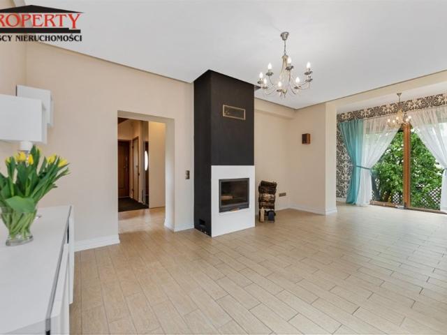 Polecam dom 150 m² z ogródkiem, garażem i parkingiem!