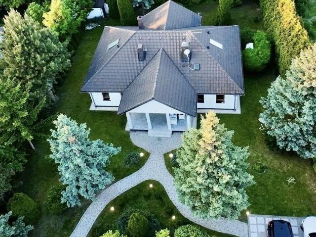 Polecam dom 165 m² w Mędłowie z pięknym ogrodem i prywatnością