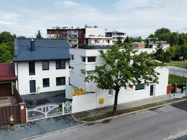 Do sprzedania dom z biznesem 344 m² w Piotrkowie Trybunalskim