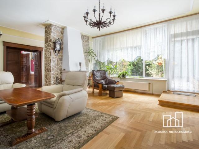 Polecam dom z halą i ogrodami 303 m² w Gnieźnie