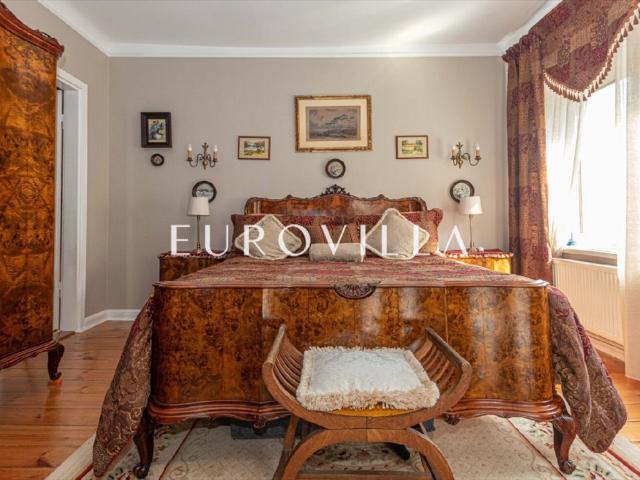 Polecam ekskluzywny dom 330 m² w Zalesiu Górnym z pięknym ogrodem