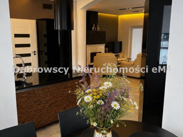 Polecam elegancki dom 252 m² z ogrodem i garażem w Lewickiem