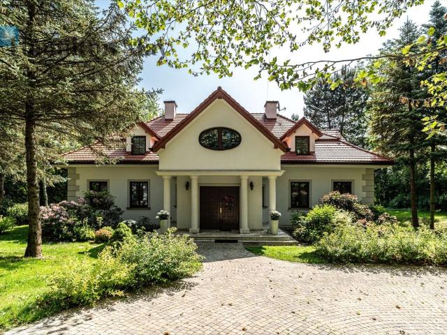 Polecam elegancki dom 320 m² z ogrodem i garażem 60 m² w Bolechowicach