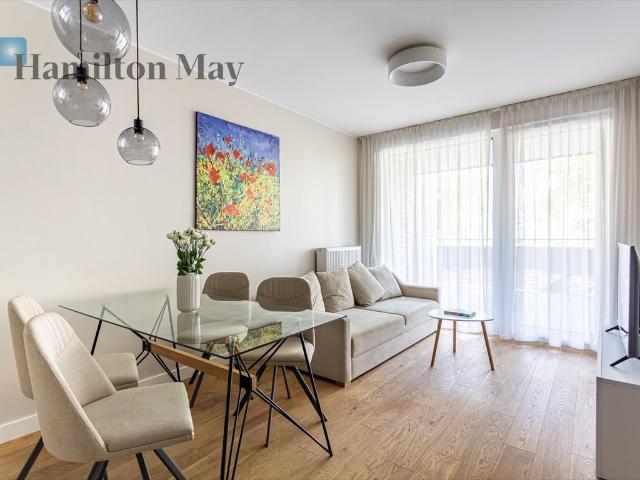 Polecam eleganckie 3 pokojowe mieszkanie 72,5 m² z tarasem w Pradze Północ