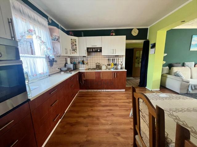 Polecam funkcjonalny dom 150 m² w Wałbrzychu z ogrodem i garażami