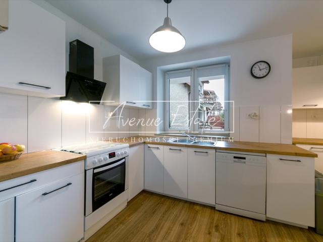 Polecam funkcjonalny dom 300 m² na wynajem w Sadybie