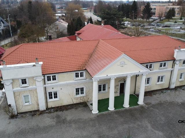 Polecam funkcjonalny lokal użytkowy 900 m² w Staszowie