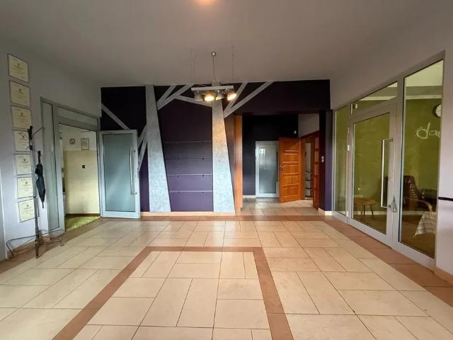 Funkcjonalny obiekt 800 m² z biurami i mieszkaniem polecam!