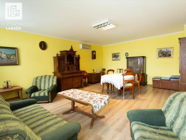 Polecam handlowo mieszkalny obiekt 750 m² w Trzciance