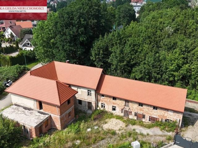 Polecam inwestycyjny dom 447 m² z pozwoleniem na 6 9 apartamentów
