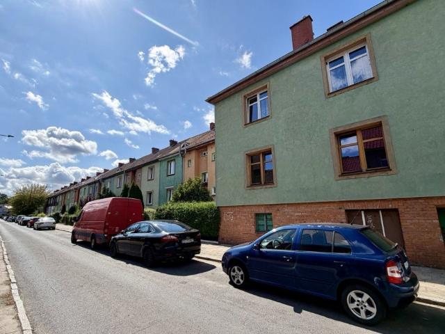 Polecam jasne 65 m² mieszkanie z piwnicą 20 m² na Placu Majdanek