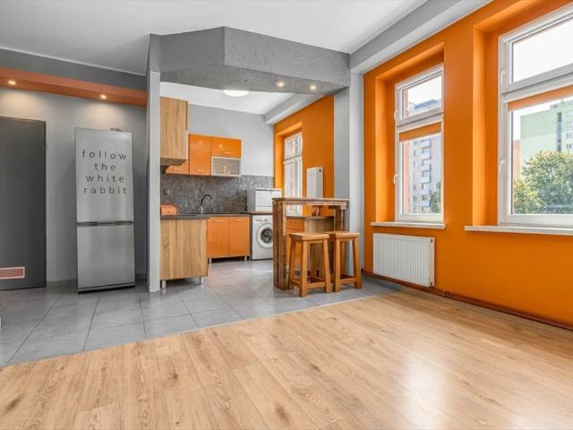Polecam kawalerkę 39,2 m² w centrum Zabrza z aneksem i balkonem