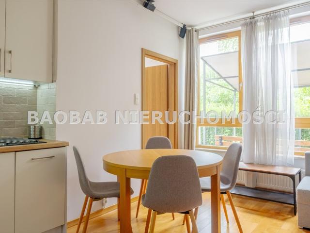Polecam komfortowe 2 pokojowe mieszkanie z ogródkiem 37 m² w Warszawie