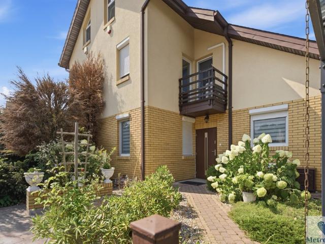 Polecam komfortowy dom 187 m² z ogrodem zimowym w Warszawie