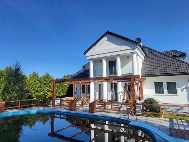 Polecam luksusową rezydencję 413 m² w Łodzi z prywatnym ogrodem