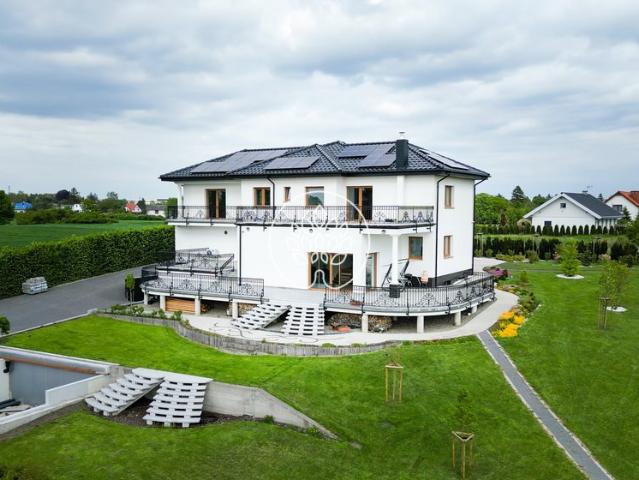 Polecam luksusową rezydencję 450 m² z prywatnym stawem i ogrodem 7500 m²