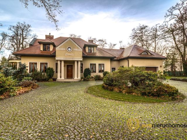 Polecam luksusową willę 480 m² z basenem i sauną w Zacharzycach