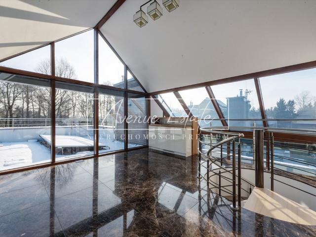 Polecam luksusowy dom 218 m² w Wilanowie z dużą działką