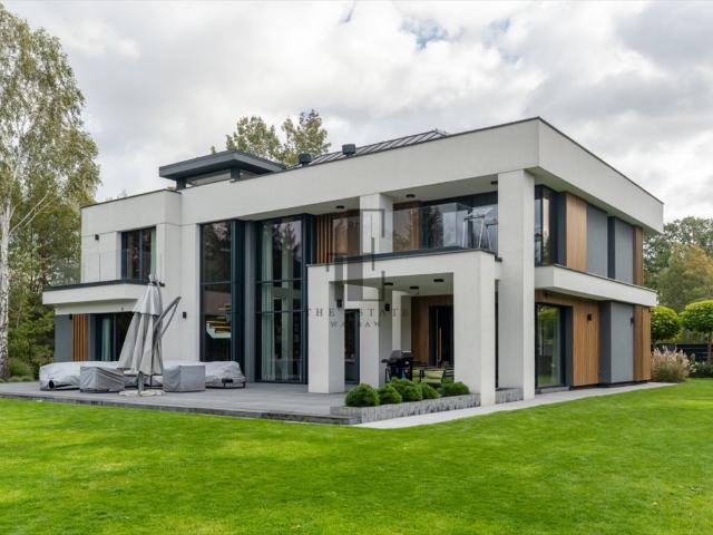 Polecam luksusowy dom 402 m² z dużą działką 1628 m² w Majdanie