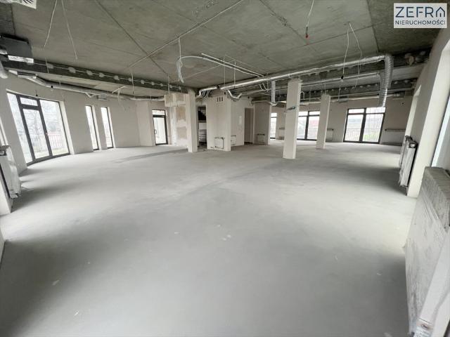 Polecam lokal użytkowy 746 m² w Krakowie Podgórzu