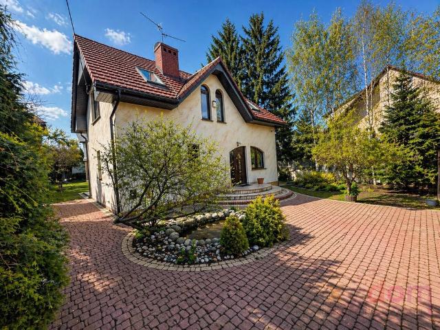 Polecam przestronny dom 127 m² z dużą działką 824 m² w Kielcach